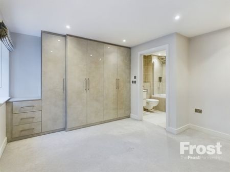11 Station Road, Gerrards Cross,SL9 - Photo 3