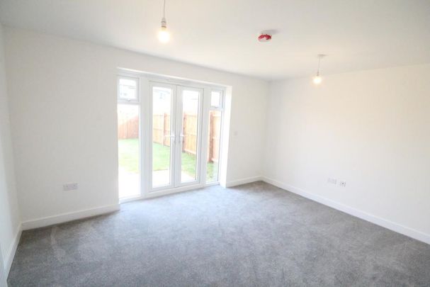 3 bedroom semi-detached house to rent - Photo 1