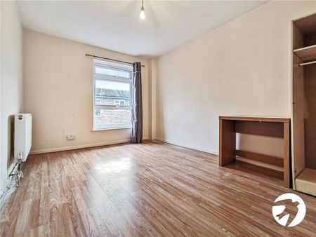 3 bedroom end of terrace house to rent - Photo 2