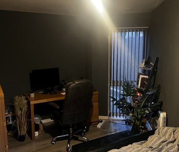 Room in a Shared Flat, Loxford Road, IG11 - Photo 6