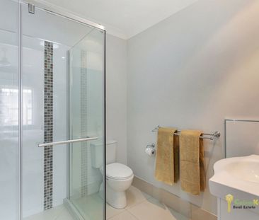 A Feel Good Family Home In Prime Location!! - Photo 4