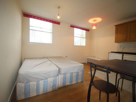 Studio to rent - Photo 1