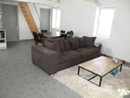 Carnin, T3 rénové mezzanine, 73m2, cuisine équipée, stationnement. Dispo 31/01/2025. Loyer:700€, - Photo 4