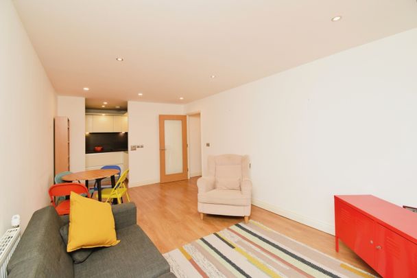 2 Bed Flat, Steward House, E3 - Photo 1