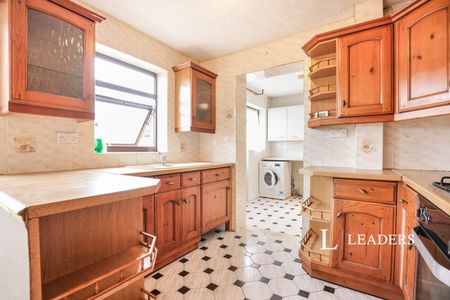 4 bedroom detached to rent Strelley Avenue, Standens Barn, NN3 9UH - Photo 4