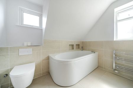 5 bedroom detached house to rent - Photo 4