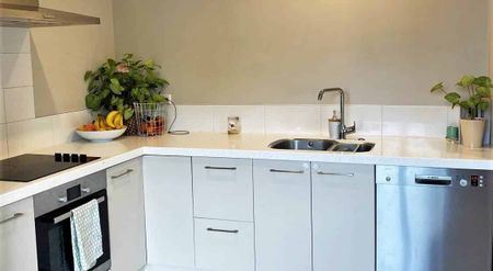 As new townhouse - Photo 4