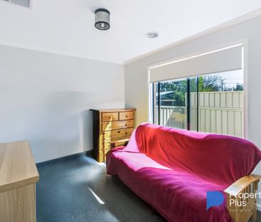 "Central Kangaroo Flat Living!" - Photo 2