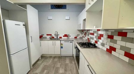 Family home, beautifully renovated - Photo 4