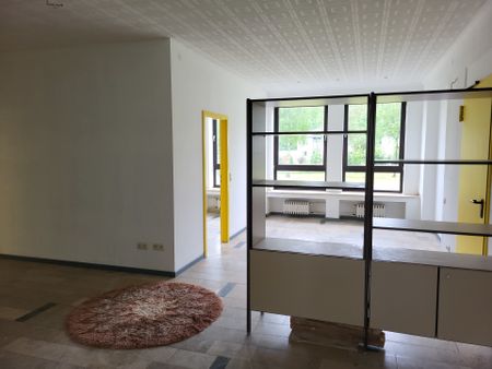 Helle 2 Zimmer Wohnung (Hochpaterre) zur Miete mit Balkon in ruhiger Wohngegend! - Photo 3