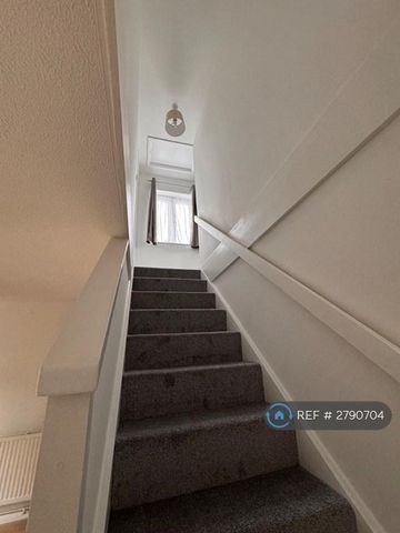 2 bedroom semi-detached house to rent - Photo 3