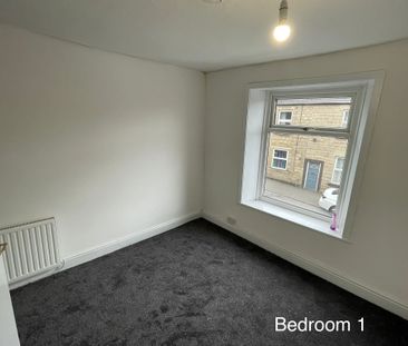 4 bed End of Terrace in Station Road , Hadfield, Glossop, SK13 1DB - Photo 6