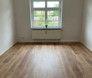 Tolle Wohnung mit Balkon und Einbauküche - Foto 2