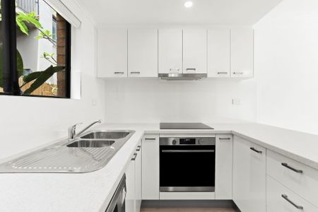 4/83 Roscoe Street, Bondi Beach - Photo 3