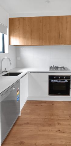 HOBSONVILLE - Terrace House - Photo 4