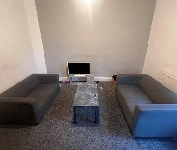 5 bedroom flat to rent - Photo 1