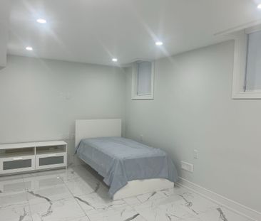 For Lease - 162 Mactier Drive, Vaughan, Ontario - Photo 2