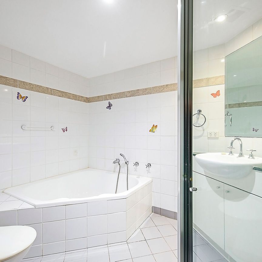 Modern Apartment in the Heart of Chatswood &ast;&ast; Available 28&sol;11&sol;24 &ast;&ast; - Photo 1