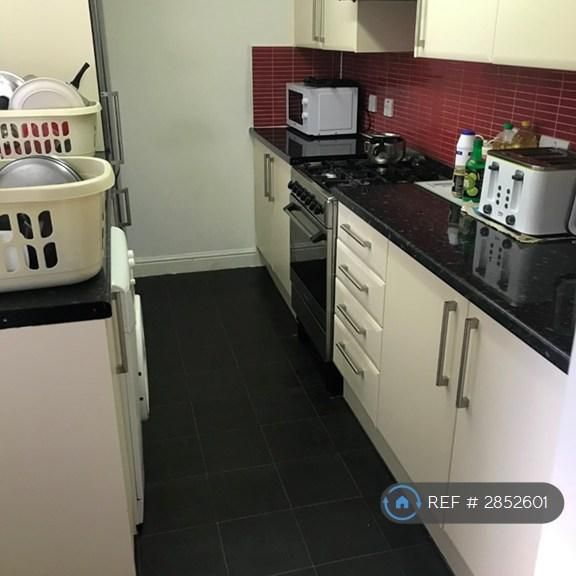 1 bedroom in a house share to rent - Photo 1