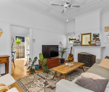 Register to Inspect // Chic, Functional, Timeless - Photo 1