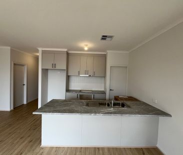 Stunning Brand New Family Home - Photo 6