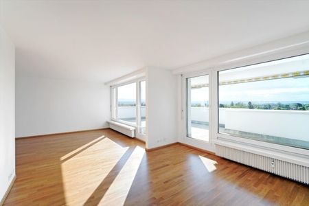 Living in style with a fantastic view - Photo 3