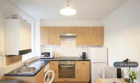 4 bedroom flat to rent - Photo 5