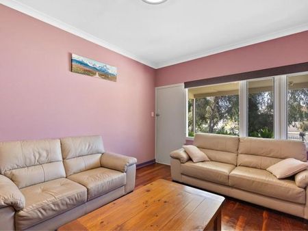 29 Simons St, Coolbellup - Photo 2
