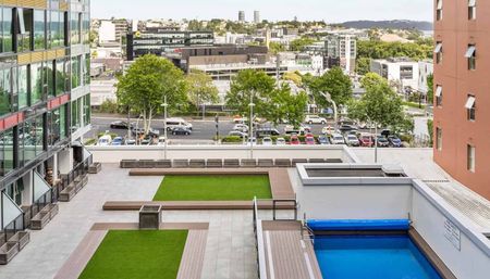 Central City Apartment - Furnished - Photo 5