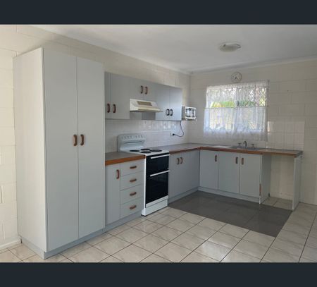 3/2 Coral Dr, Blacks Beach, Qld 4740 - Photo 2