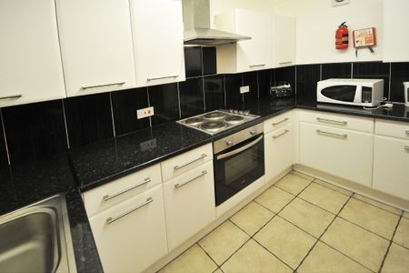 5 bed, Grove Lane, Headingley. LS6 2AP. £85.00pppw - Photo 5