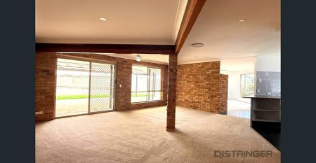 3 BEDROOM FAMILY HOME - Near Kirra Beach ! - Photo 2