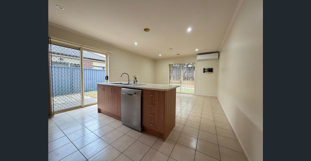 $590 PER WEEK! Great Location! - Photo 1