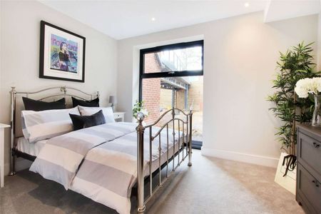 A stylishly presented apartment offering contemporary living and finished to the highest standard throughout. - Photo 3