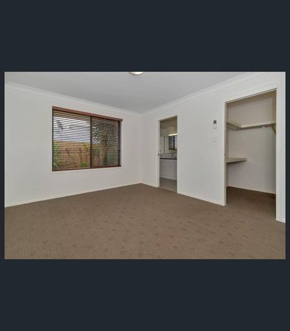 Spacious Four-Bedroom Family Home in Prime Middle Ridge Location - Photo 2