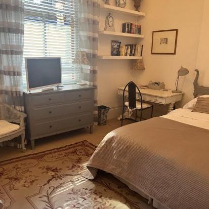 Huge well furnished bedroom in Chelsea/Kensington near buses and underground. - Photo 1