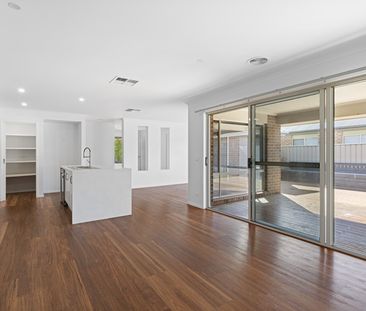 Spacious 4 Bedroom - Photo 2