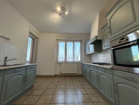 Location Appartement 4 pièces 82m² MULHOUSE 68100 - Photo 4