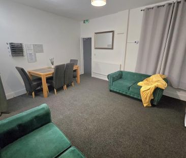 1 bedroom in a house share to rent - Photo 2