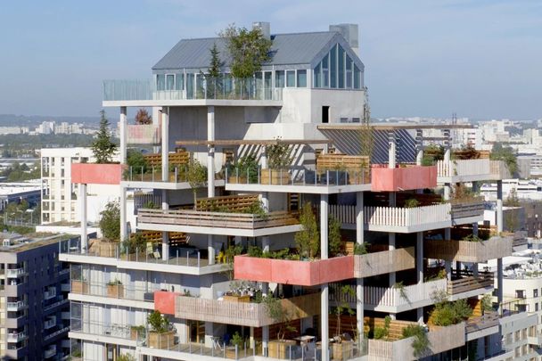 Un penthouse unique avec toit-terrasse et vue à 360° - Photo 1