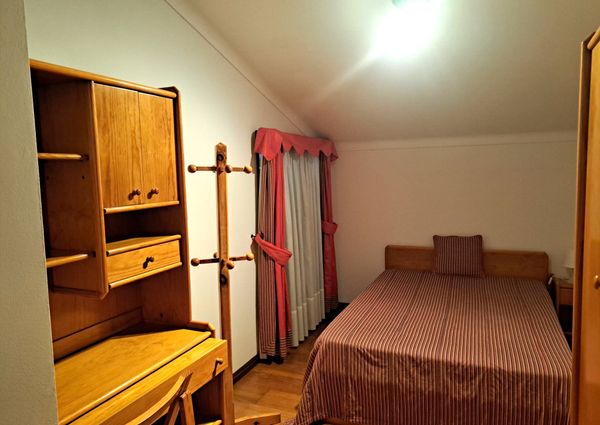 Apartamento T3 com sótão, mobilado e equipado, no Bairro do Liceu!