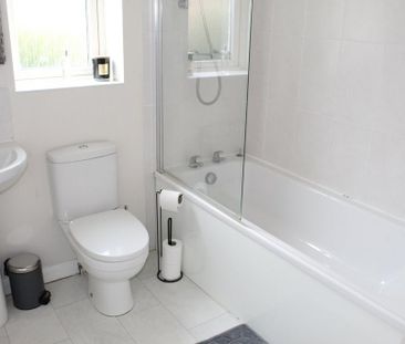 2 bedroom semi-detached house to rent - Photo 6