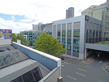Modern Apartment Located on Fringe of Viaduct - Photo 5