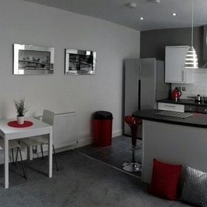 1 bedroom in a house share to rent - Photo 2