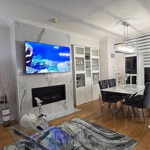 Hurontario & Eglington Furnished 2Bdrm +Den Open Concept Modern Kitch - Photo 2