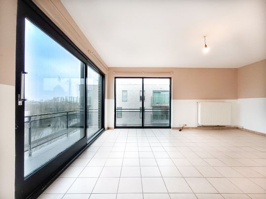 Ruim hoekappartement met 2 slaapkamers en terras - Photo 1