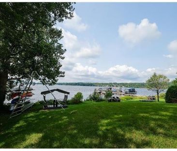 BORD DE L'EAU 4.5 Tout Meublé- Petit Lac Magog. Près Mont-Orford - Photo 1