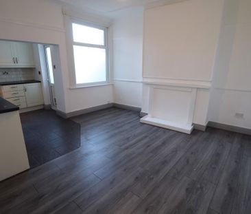 3 bedroom terraced house to rent - Photo 6