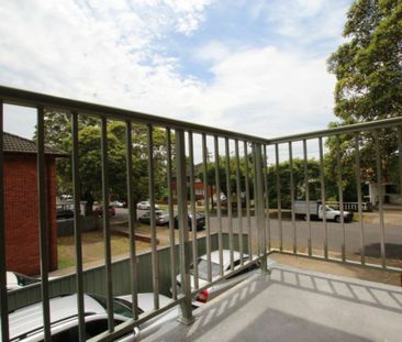 Modern 2 Bedroom Unit in a quiet location - Photo 4