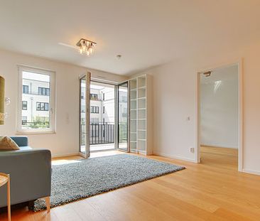 Moderne, teilmöblierte 2-Zimmer-Wohnung mit Balkon im Offenbacher Westend - Photo 1